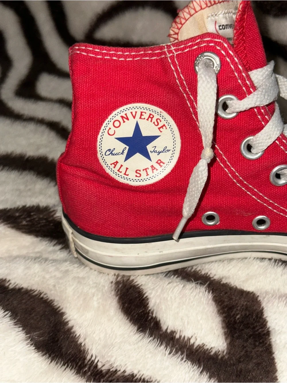 Converse bright red
